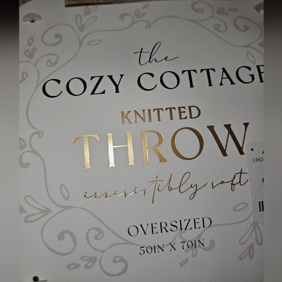 The cozy cottage cherry heart knitted throw - Picture 3 of 7